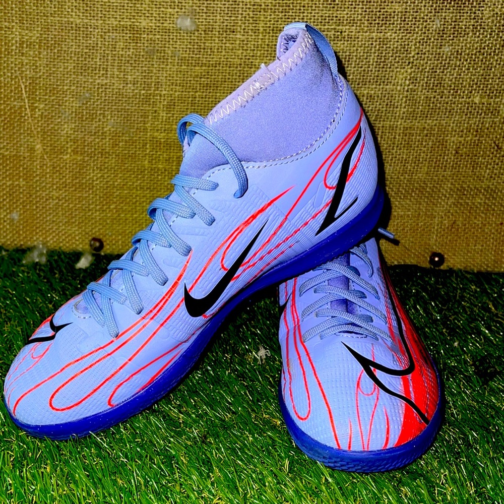 Purple inside soccer shoes. In great condition, only worn 2 times.